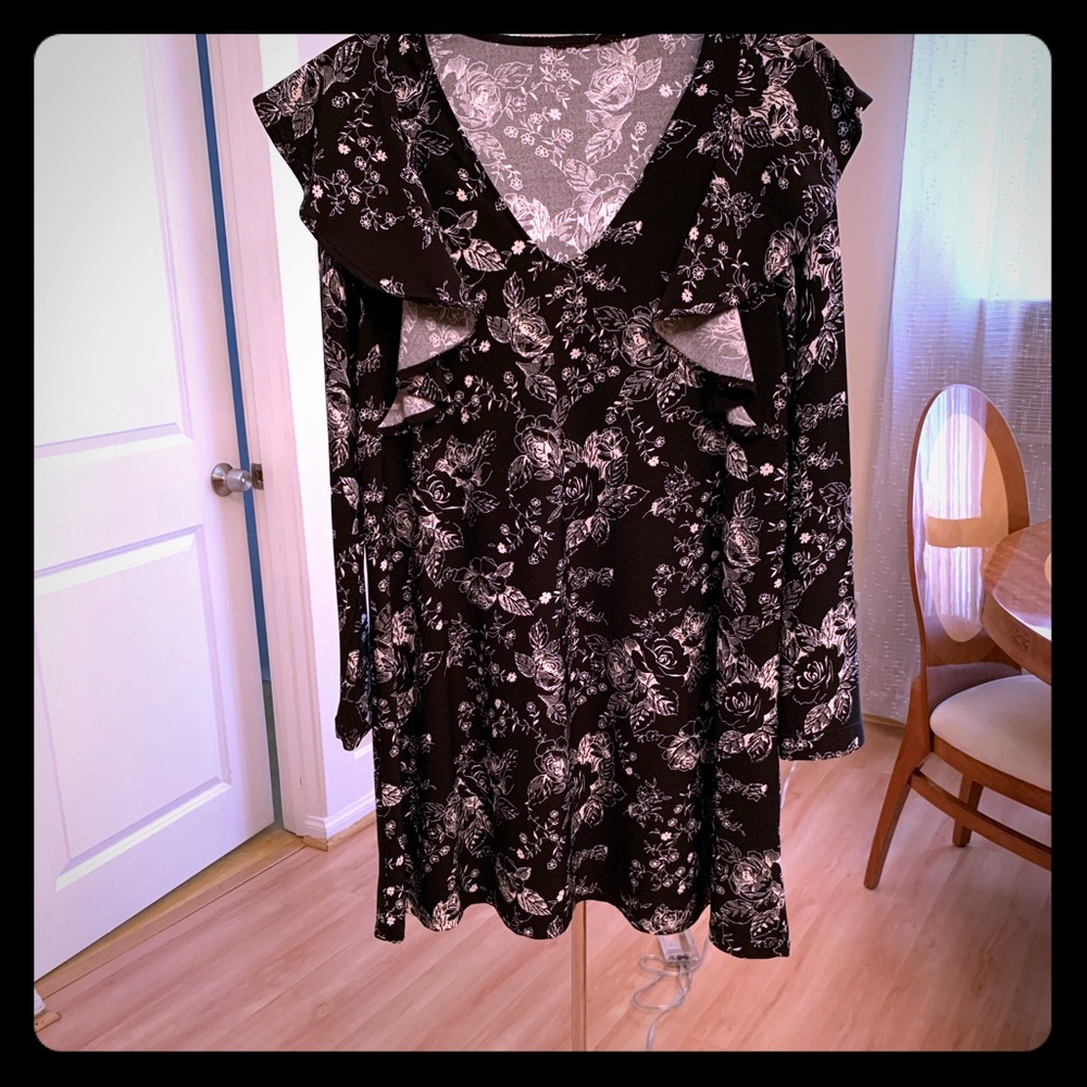 Floral Black and White Tunic